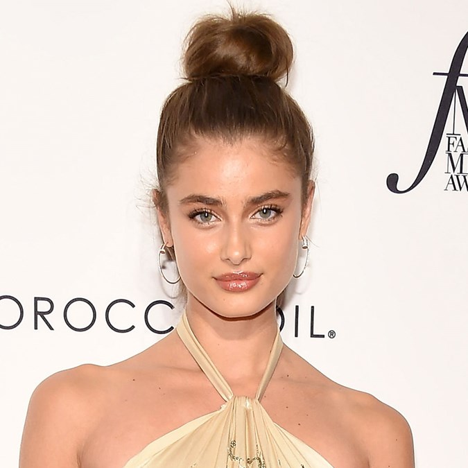Best Classic Red Carpet Hairstyles - Taylor Hill