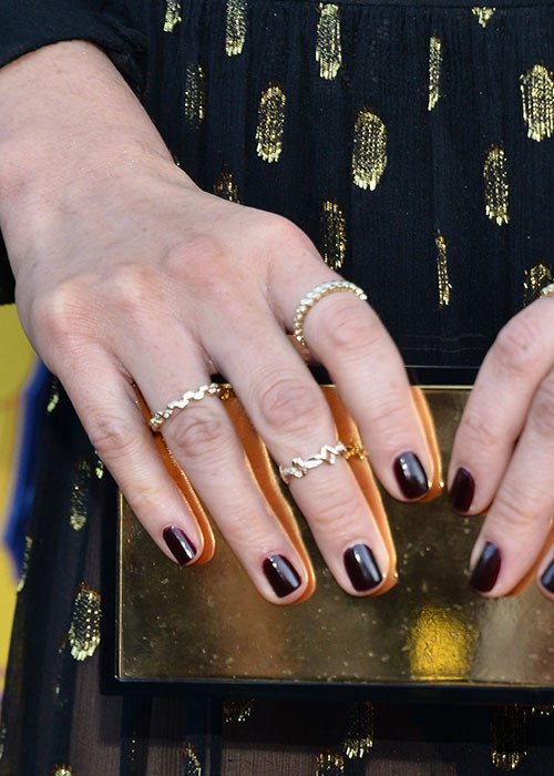 Tricks To Know Before Wearing A Dark Nail Polish | BEAUTY/crew