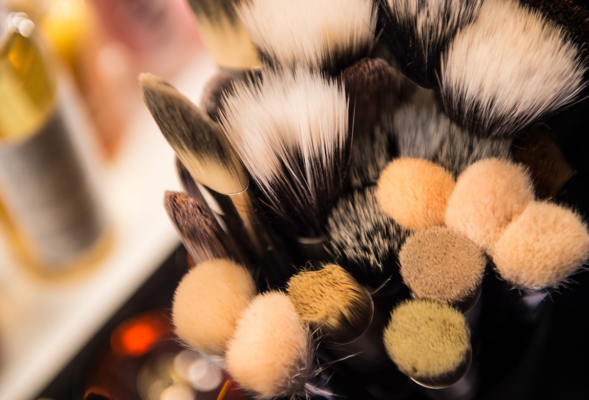 The Lilumia Brush Washer Is a New, Easy Way to Clean Your Makeup Brushes