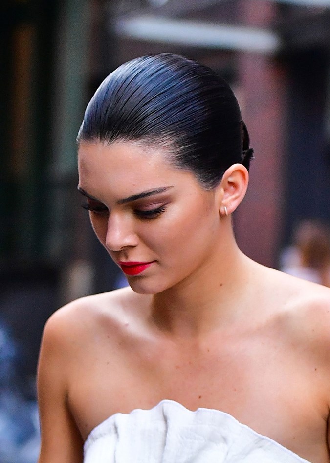 Kendall Jenner Shows Us 4 Ways To Wear A Fringe Beauty Crew.