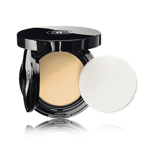 CHANEL Vitalumiére Aqua Cream Compact Makeup SPF 15 Review | BEAUTY/crew