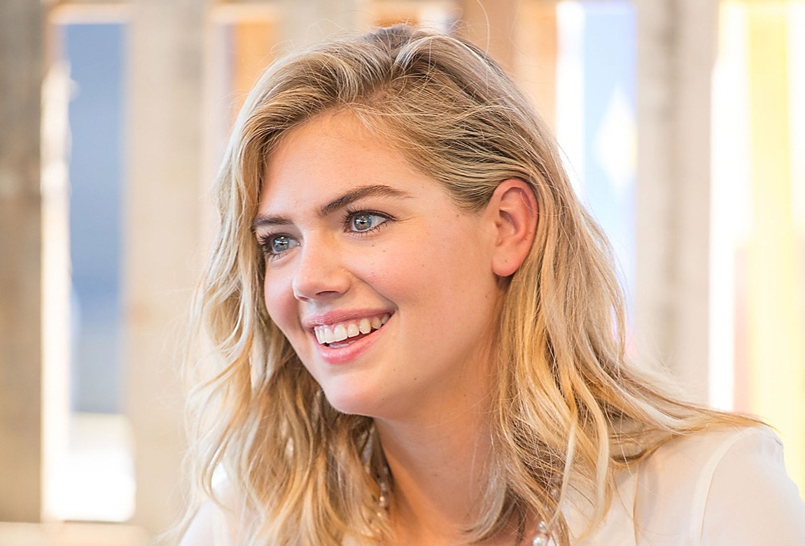 How To Style Your Hair With Your Fingers BEAUTY/crew