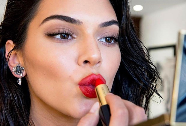 Kendall Jenner Met Gala 2017 lipstick Estee Lauder 