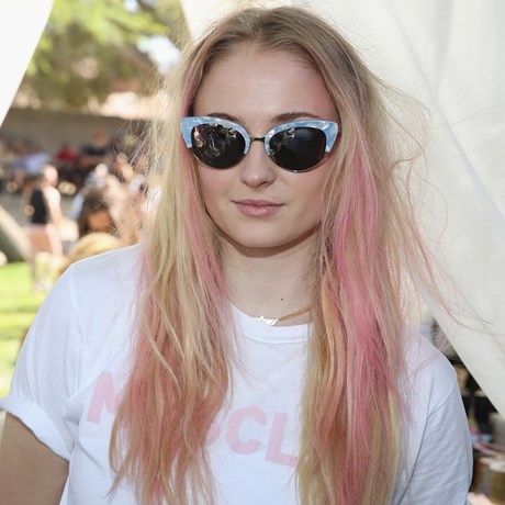 sophie turner pink hair