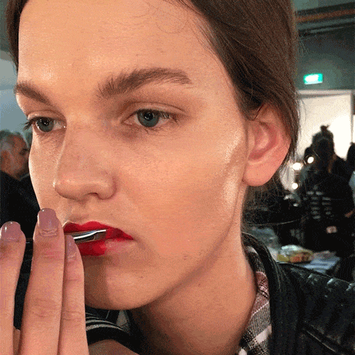 how to apply lipstick