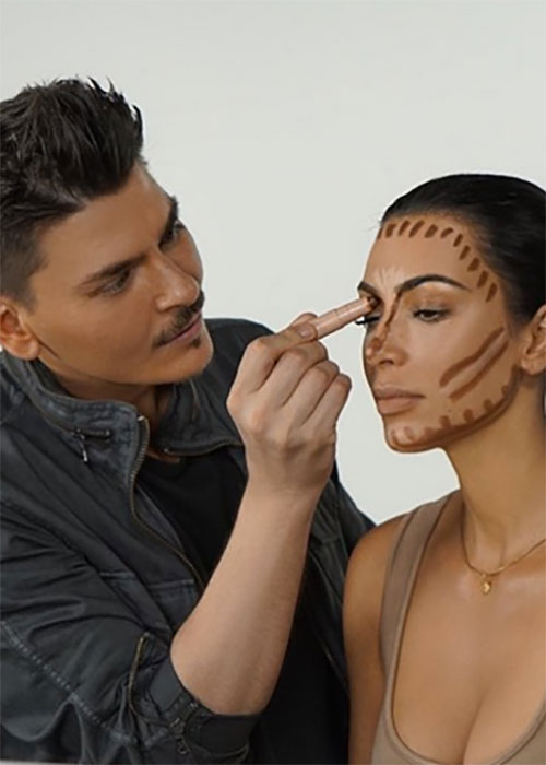 navigation flaskehals Spil Kim Kardashian Shares Her 5-Minute Makeup Routine | BEAUTY/crew