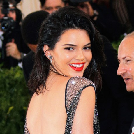 Kendall Jenner’s Unexpected Way To Avoid Back Acne 