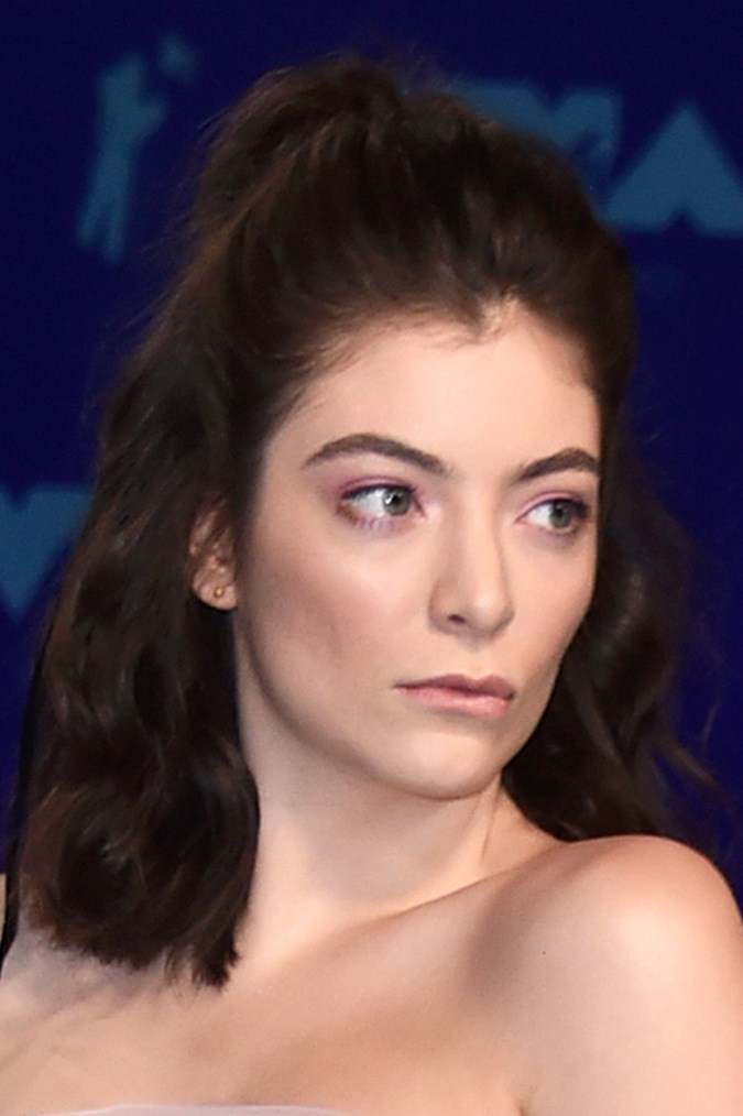 Lorde Solar Power: Singer shares cheeky bare bum snap to tease new music |  news.com.au — Australia's leading news site