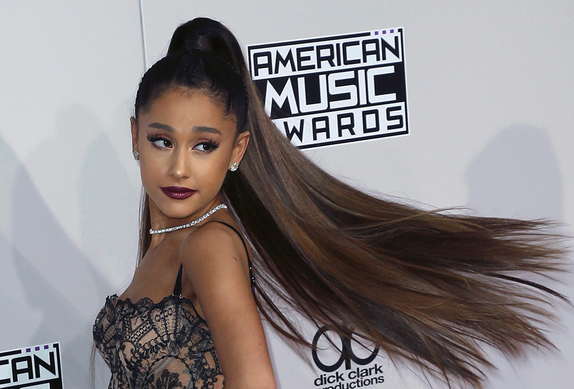 Ariana Grande wears her hair down for a concert and people are FLIPPING out  | PINKVILLA