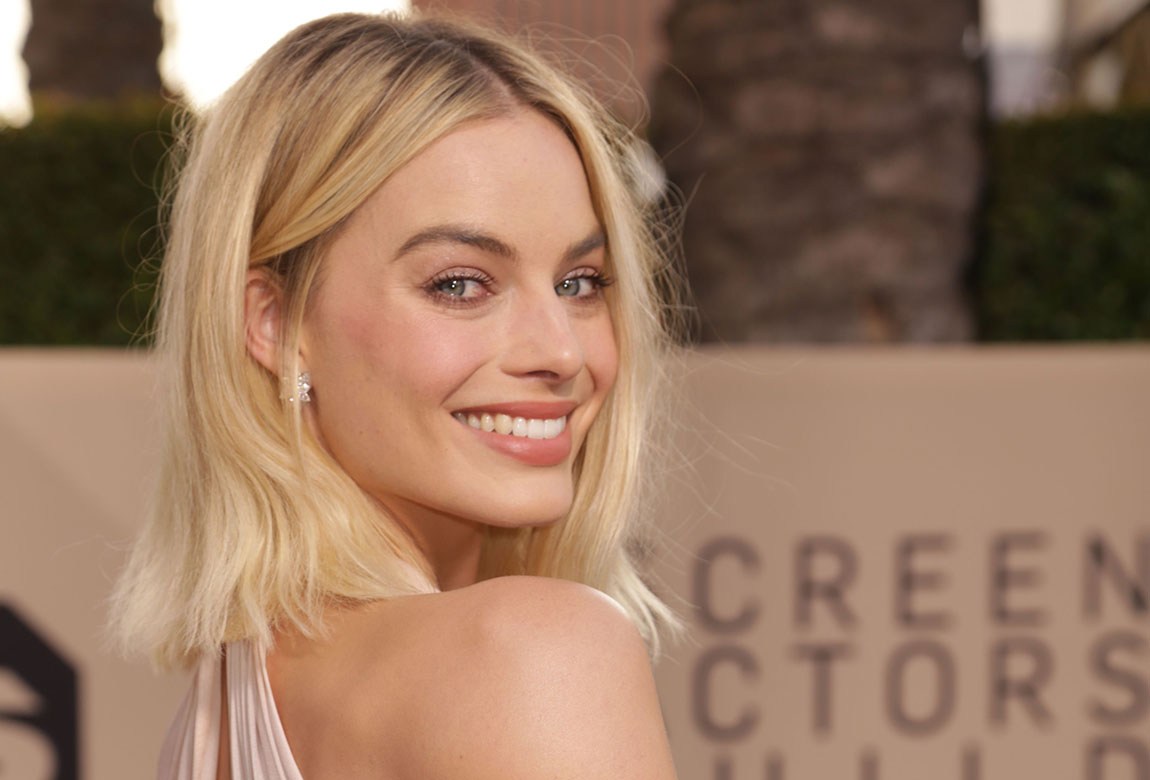 Margot Robbie Wore This Nude Lipstick At SAG Awards | BEAUTY/crew