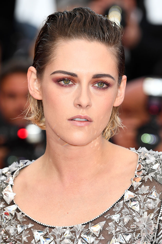 Kristen Stewart Just Went Barefoot On The Cannes Red Carpet