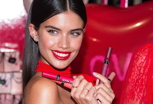 A Genius Way To Keep Track Of Your Lipstick Shades - Sara Sampaio