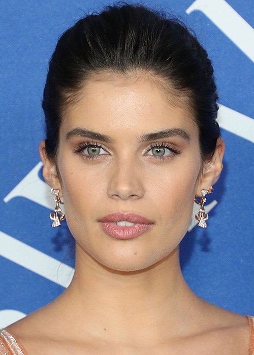 Professional Treatments For Thicker Brows - Sara Sampaio