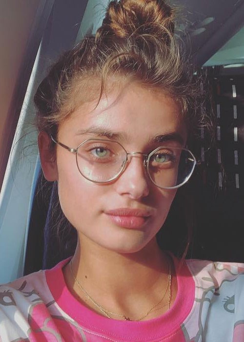 Taylor Hill - why your skin is breaking out