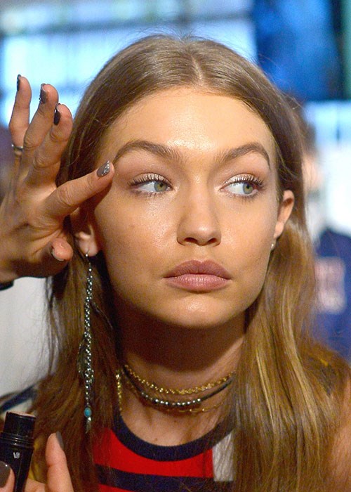 Gigi Hadid Eyebrows makeup
