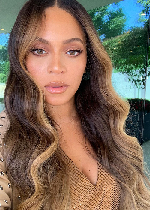 Beyoncé Shows A Sneak Peek Of Her Natural Hair | BEAUTY/crew