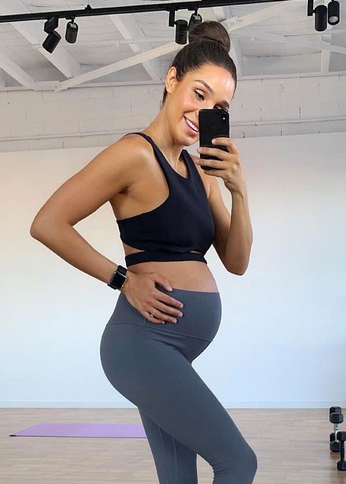 Kayla Itsines’ Go-To Product For Pregnancy Stretch Marks | BEAUTY/crew