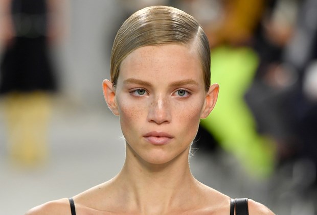 A Deep Side Part Was The Top Hair Trend At Paris Fashion Week