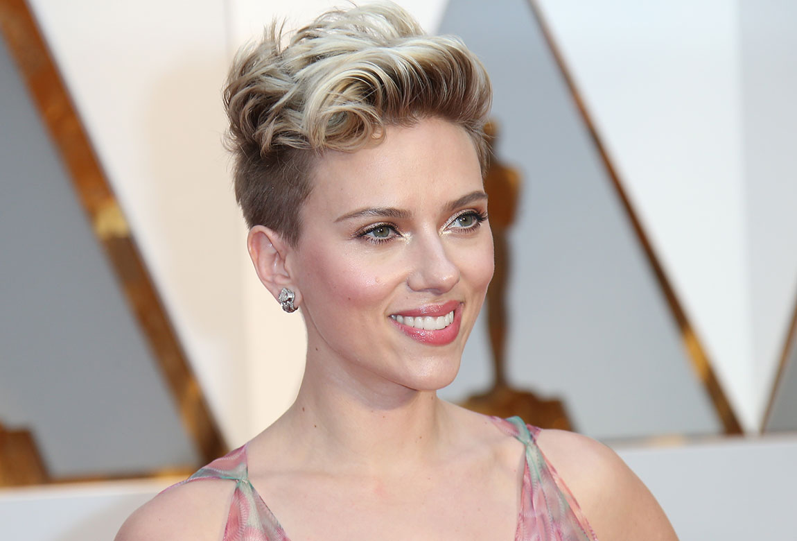 Scarlett Johansson Short Hair: Bob, Pixie, Undercut & More | BEAUTY/crew