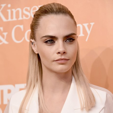Cara Delevingne’s New Metallic Silver Eye Look Is Made For Party Season