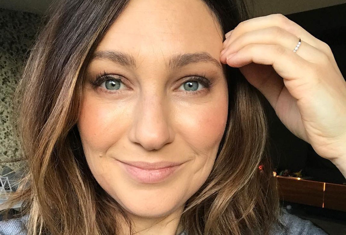 Zoë Foster Blake Shares Her 5Minute Skin Care And Makeup Routine