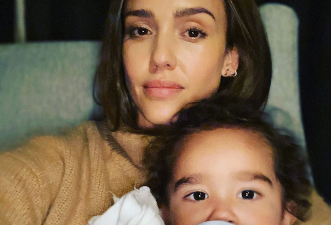 Jessica Alba Employed The Help Of Jen Atkin When Cutting Her Kids Hair |  BEAUTY/crew