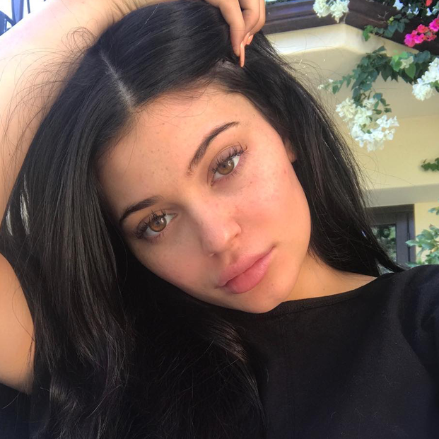 Kylie Jenner Without Makeup: Makeup-Free Selfies | BEAUTY/crew