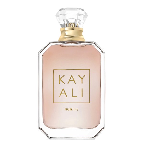 Kylie Jenner Reveals Her Handbag Beauty Essentials | BEAUTY/crew