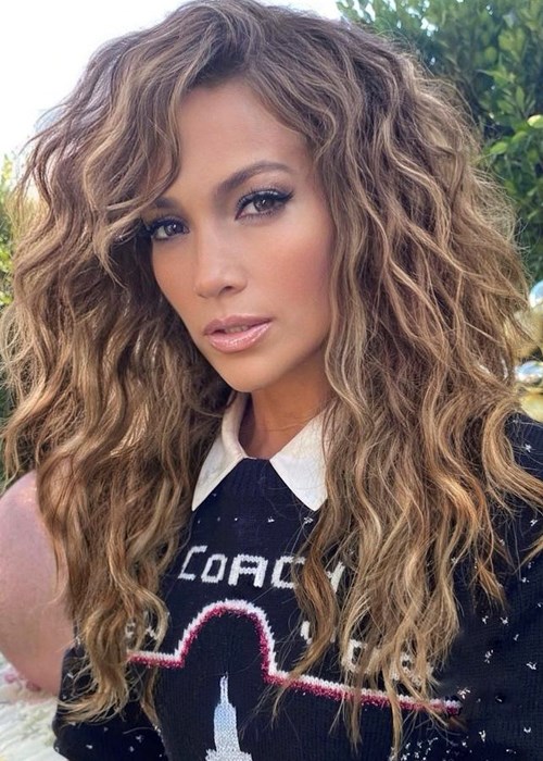 Jennifer Lopez Natural Curly Hair: The Products 's Hair Stylist Uses  For Curls | BEAUTY/crew