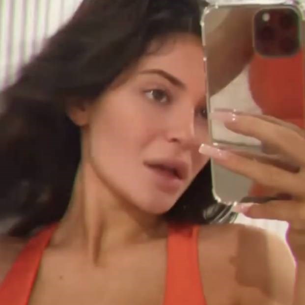 Kylie Jenner Without Makeup: Makeup-Free Selfies