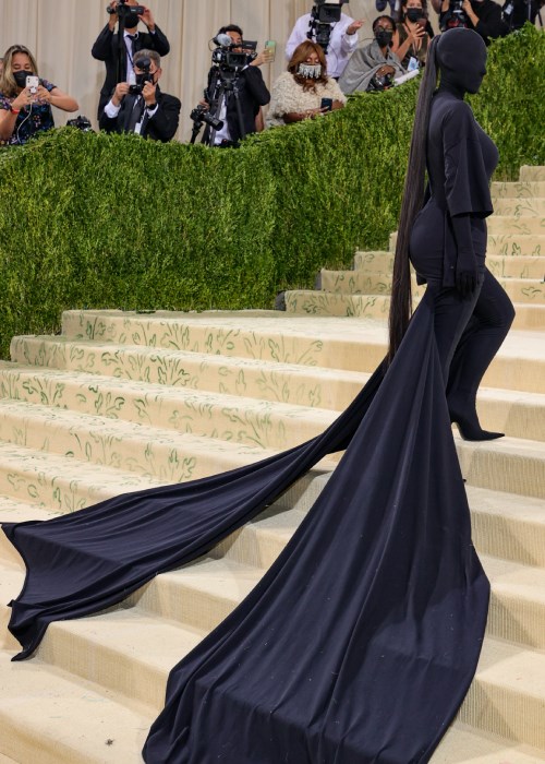 How Chris Appleton Created Kim Kardashian's Floor Length Ponytail Met Gala  Look | BEAUTY/crew