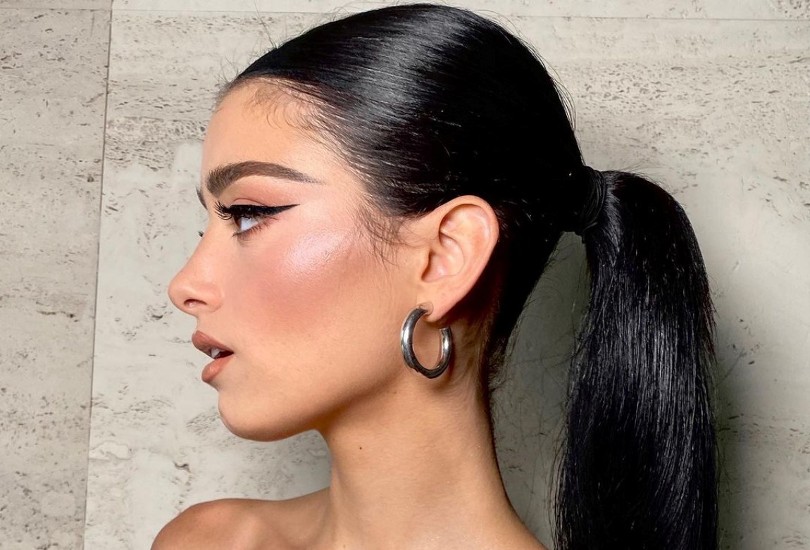 Would You Try The TikTok Winged Eyeliner Hack? BEAUTY/crew