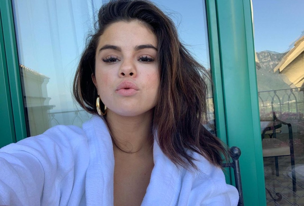 Selena Gomez’s skin care routine is very relatable