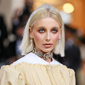 /media/51880/emma-chamberlain-met-gala-makeup-square.png