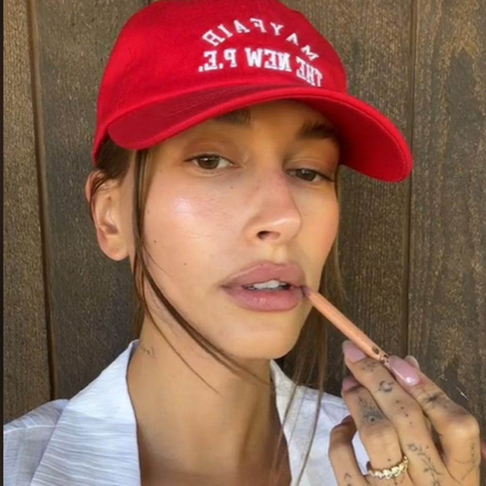 List 105+ Background Images Hailey Bieber Makeup Forever Lip Liner Full