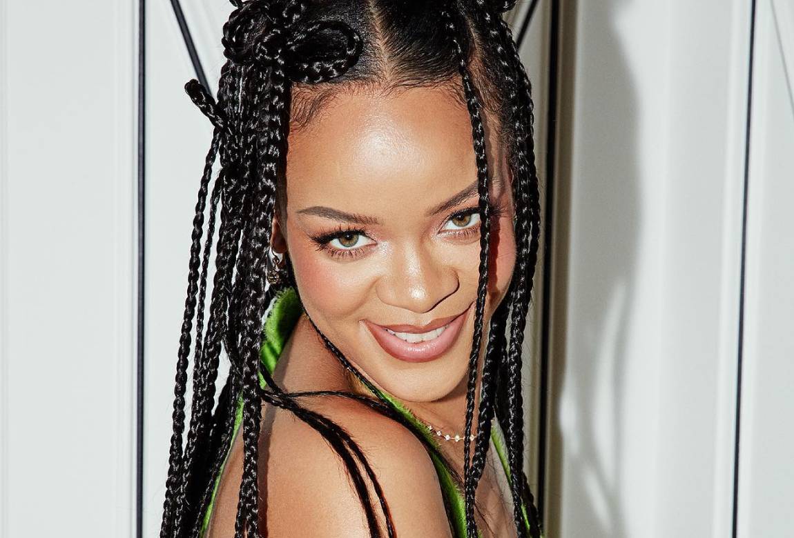 People Are Placing Bets On Rihanna's Super Bowl Halftime Show Hair Colour |  BEAUTY/crew