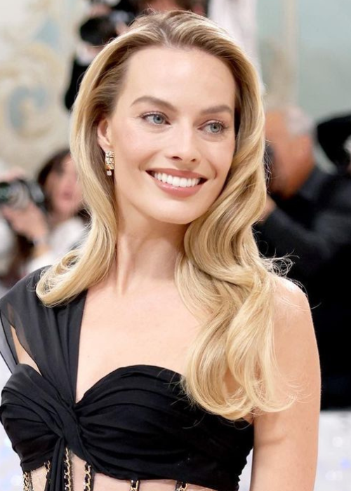 Cindy Crawford Was Thrilled To See Margot Robbie In Her Past Look