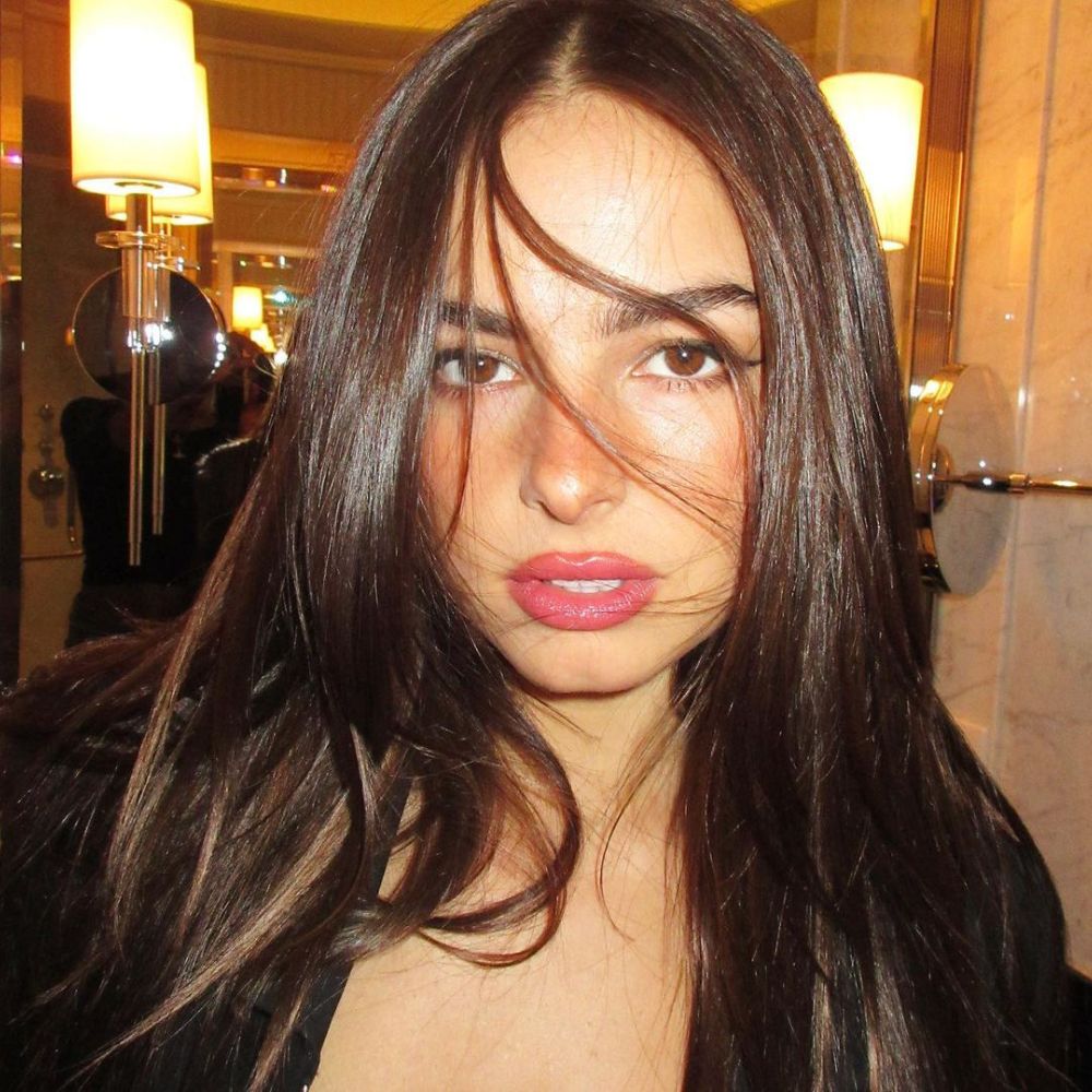 Selena Gomez Wears *This* Exact Fake Tan BEAUTY/crew