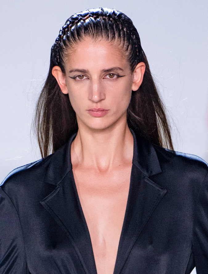Trend Alert: ‘90s Comb Headbands Have Been Spotted On The Runways Of ...