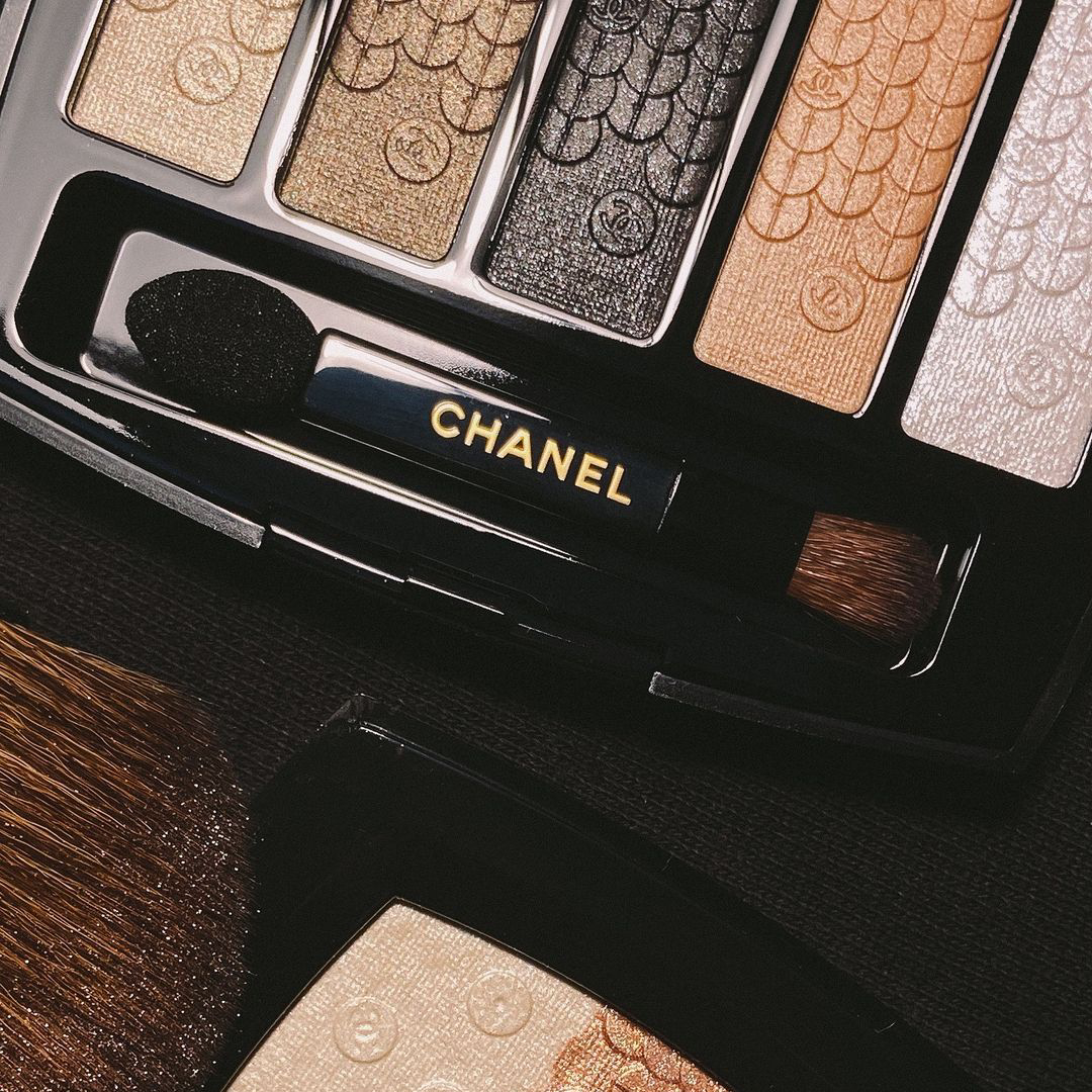 6 Reasons To Try This Gold Eyeshadow Trend Immediately BEAUTY/crew