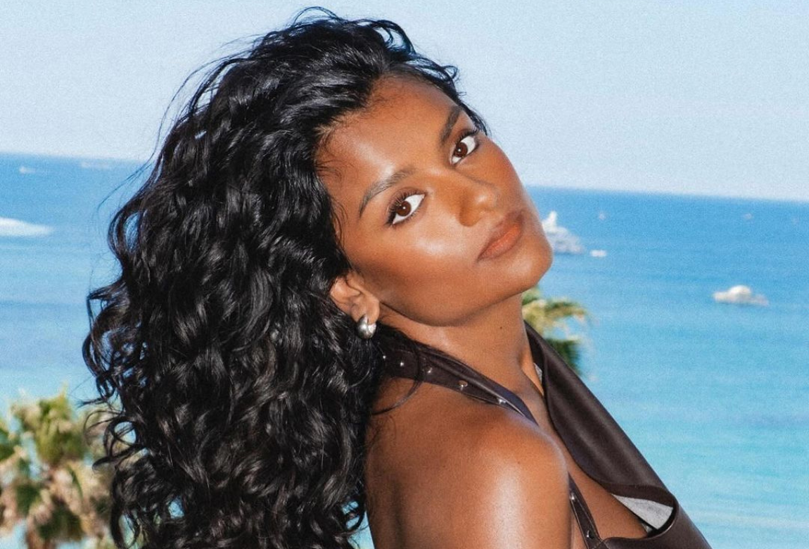 Simone Ashley Hair: The Exact Products In Simone Ashley's Curl Care ...