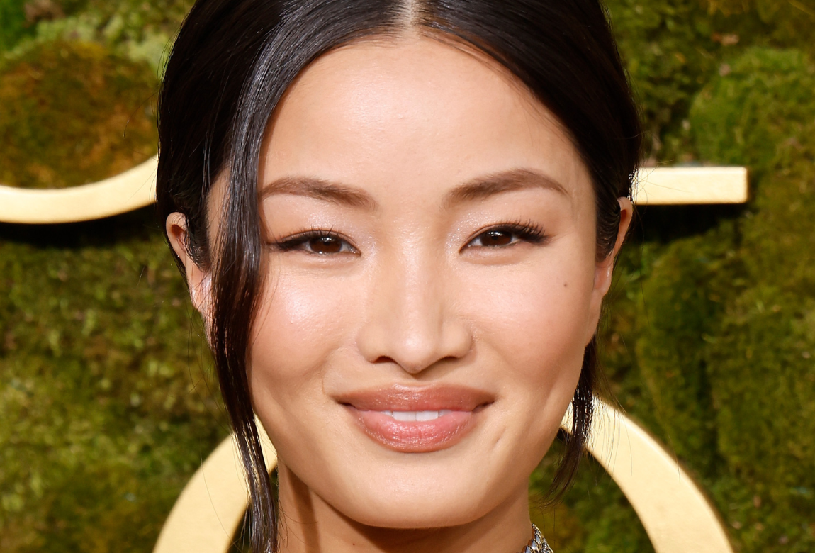 The Exact Makeup Products Anna Sawai Wore To The 2025 Golden Globes |  BEAUTY/crew